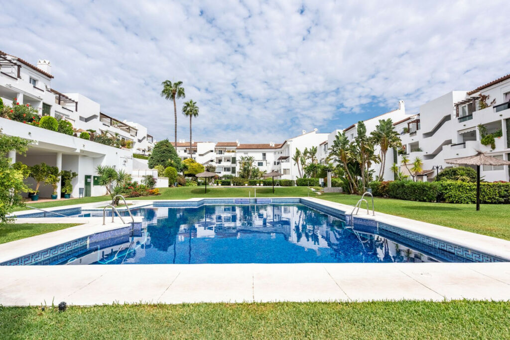 Middle Floor Apartment Bel Air Málaga