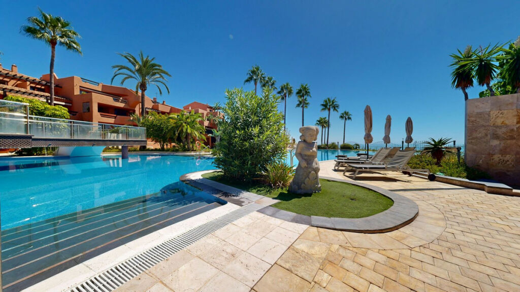 Middle Floor Apartment Estepona Málaga