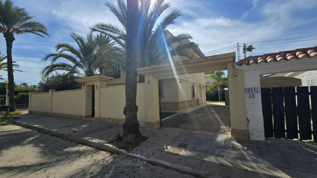 Detached Villa Cabo Roig Alicante