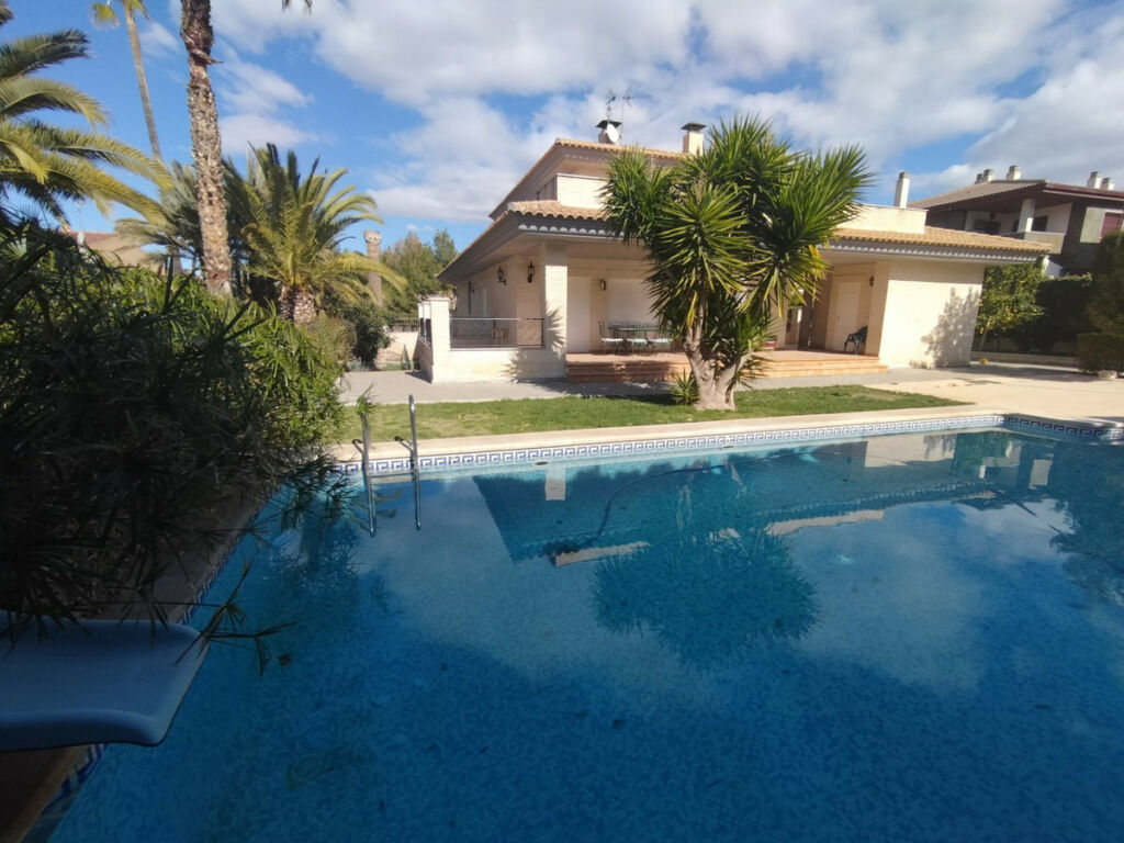 Detached Villa Elda Alicante