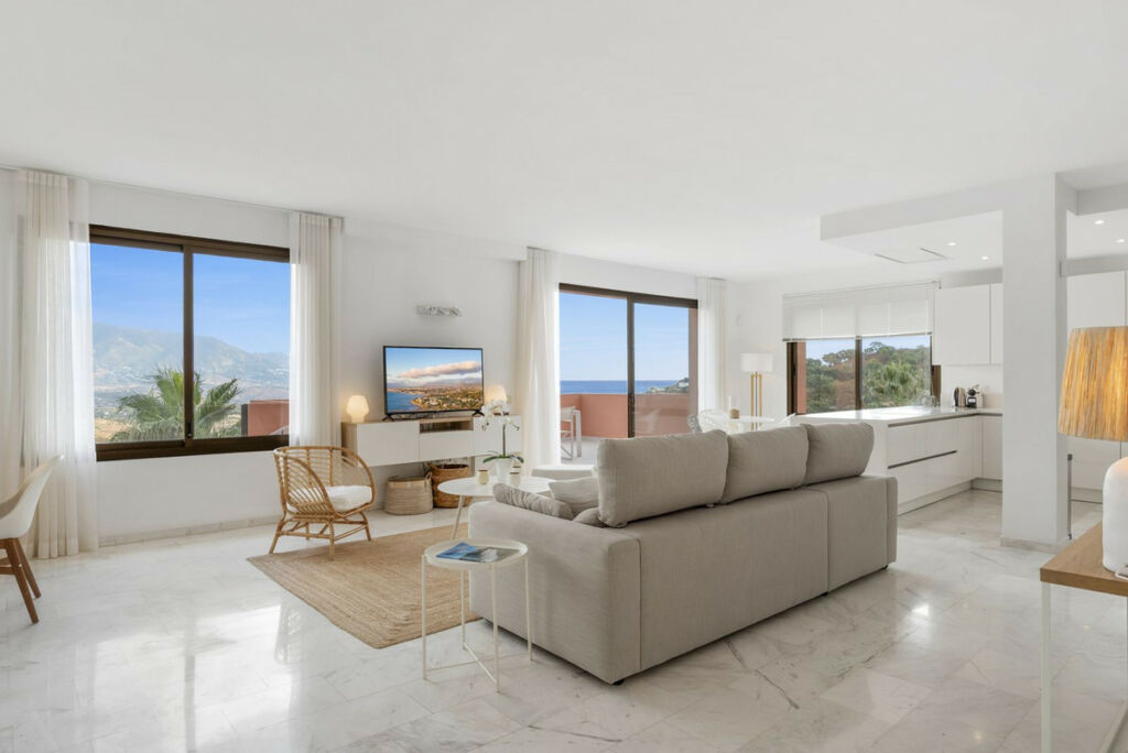 Middle Floor Apartment La Mairena Málaga