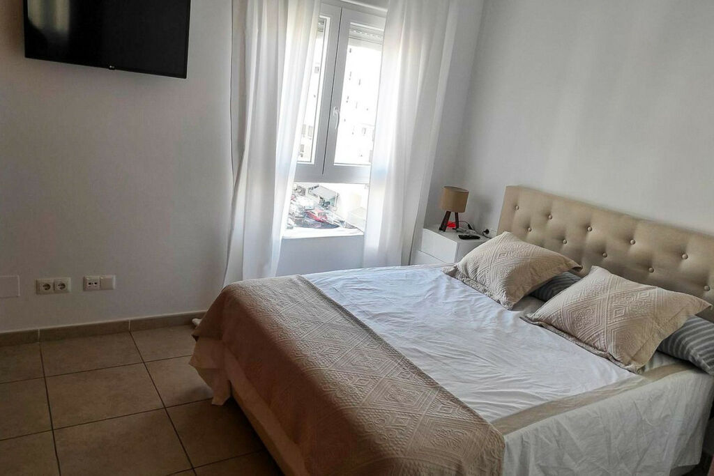 Middle Floor Apartment Nueva Andalucía Málaga - image 2