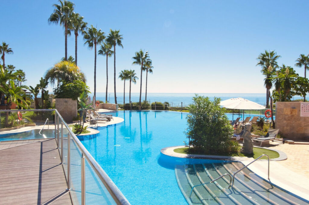 Middle Floor Apartment Estepona Málaga