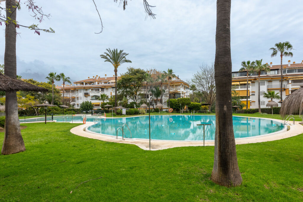 Middle Floor Apartment Nueva Andalucía Málaga