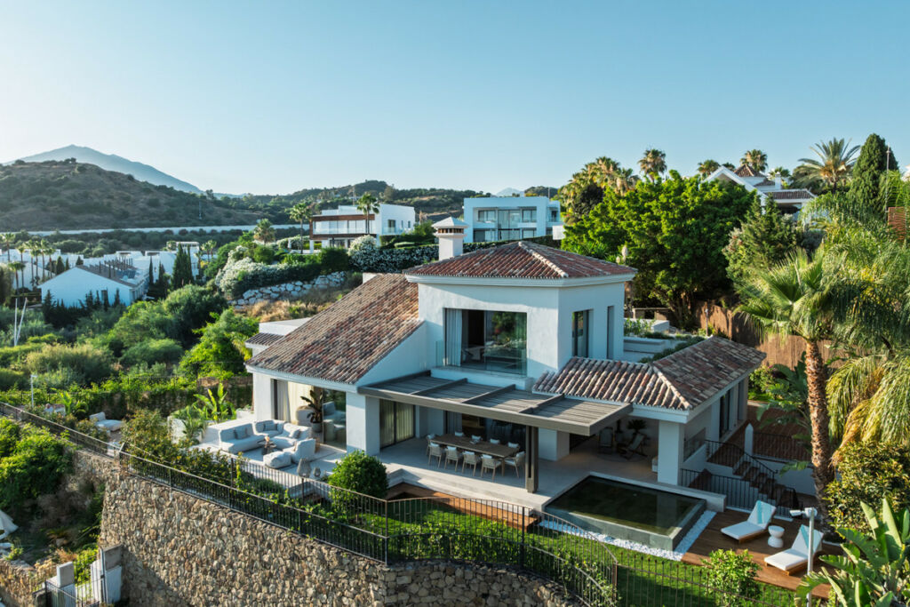 Detached Villa Nueva Andalucía Málaga - image 3
