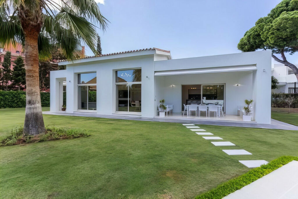 Detached Villa Guadalmina Baja Málaga
