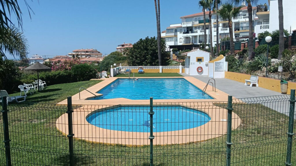Ground Floor Apartment El Faro Málaga - image 2