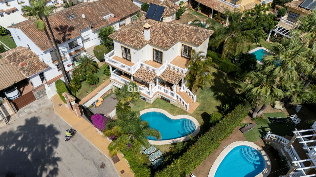 Detached Villa Sierrezuela Málaga