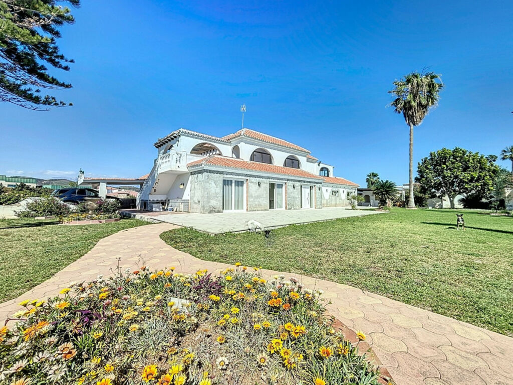 Detached Villa Almayate Málaga
