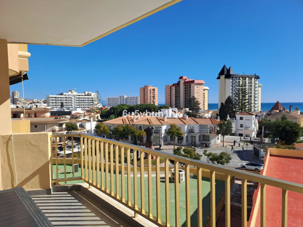 Middle Floor Apartment Fuengirola Málaga - image 2