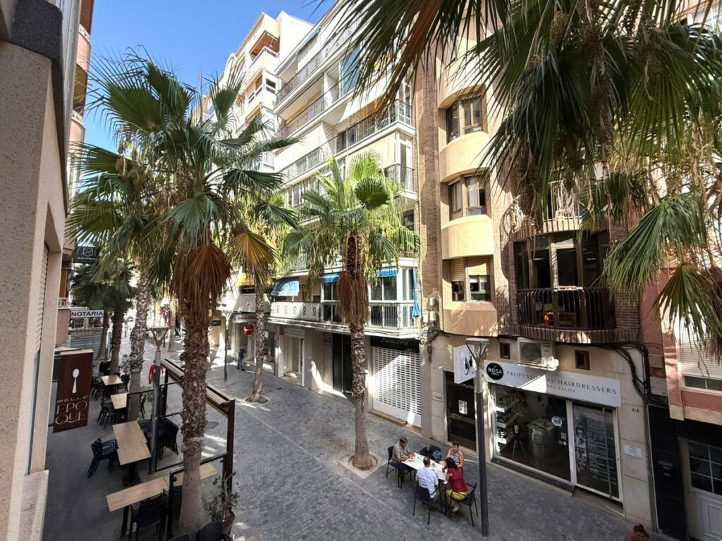 Middle Floor Apartment Torrevieja Alicante