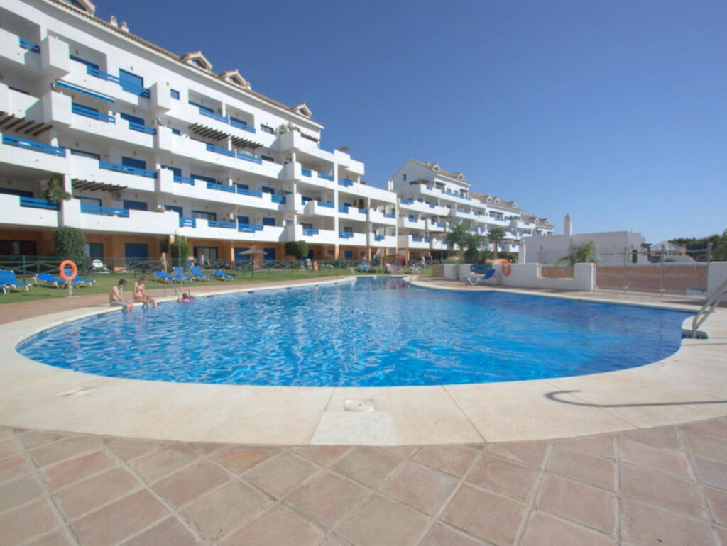 Middle Floor Apartment La Duquesa Málaga