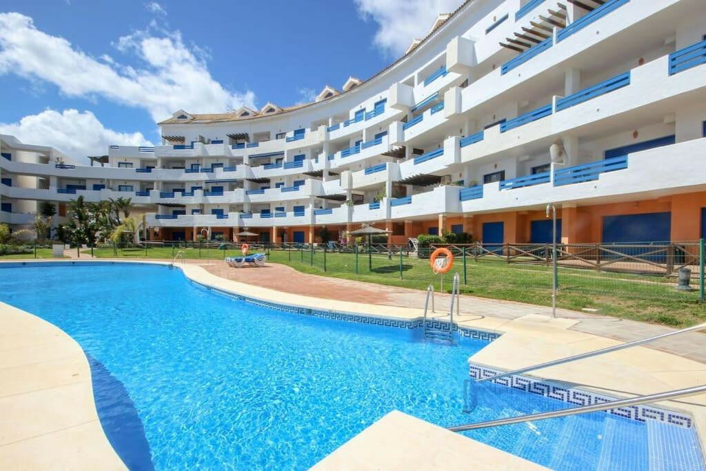 Ground Floor Apartment La Duquesa Málaga - image 2
