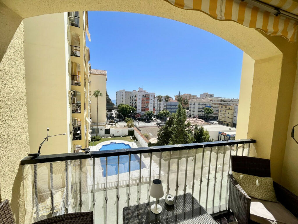 Middle Floor Apartment Los Boliches Málaga - image 4