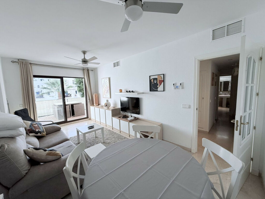 Middle Floor Apartment La Duquesa Málaga