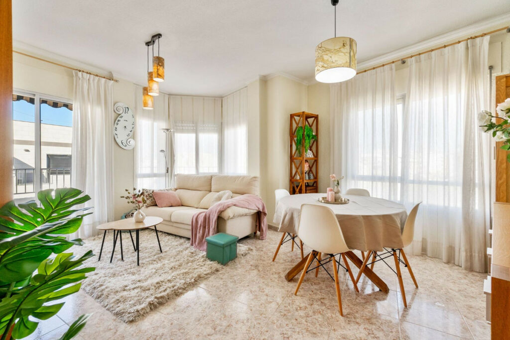 Middle Floor Apartment Torrevieja Alicante