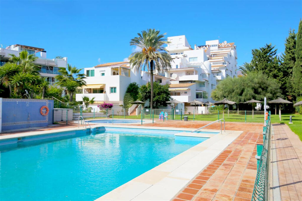 Middle Floor Apartment Estepona Málaga