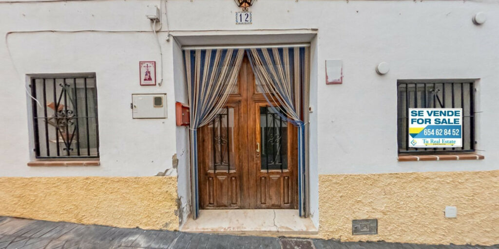 Townhouse Bolulla Alicante - image 2