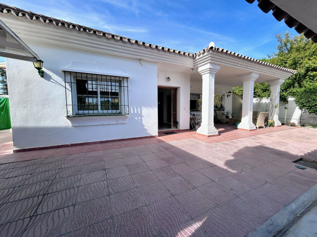 Detached Villa San Pedro de Alcántara Málaga - image 2
