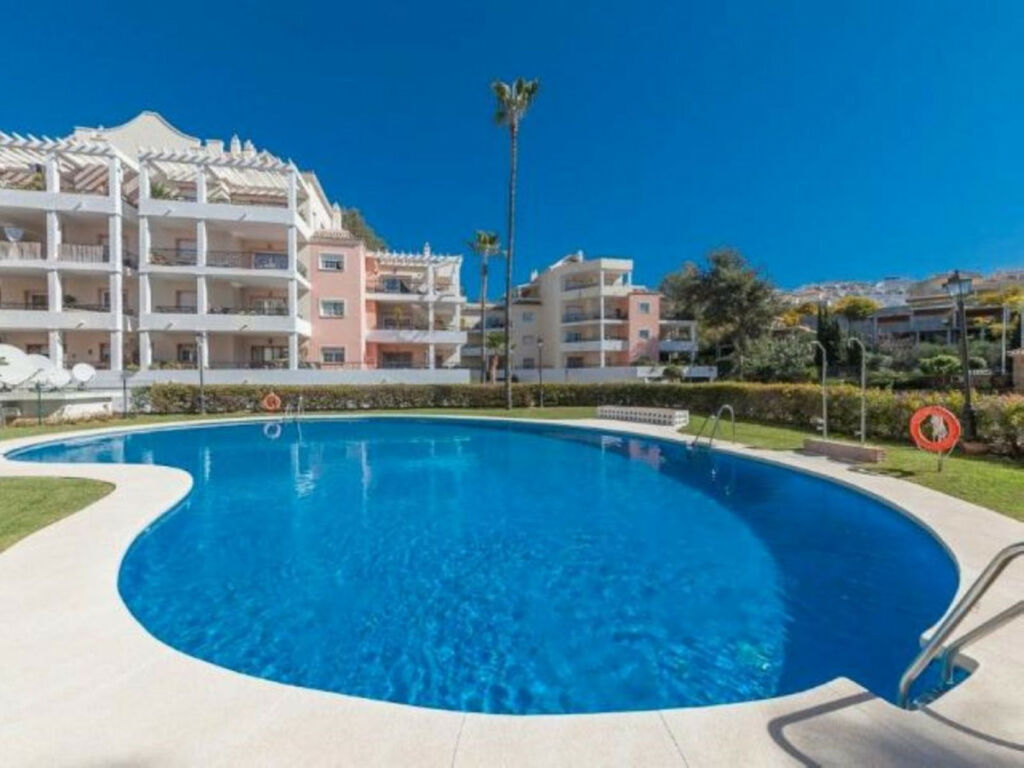 Middle Floor Apartment Nueva Andalucía Málaga