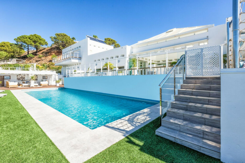 Detached Villa Estepona Málaga - image 6
