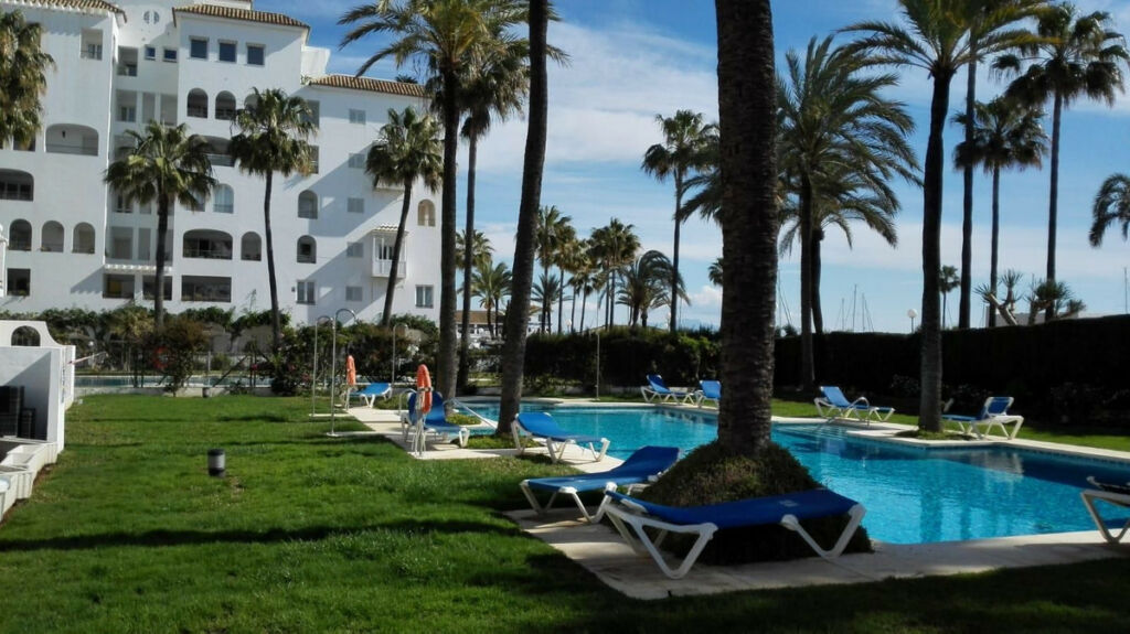 Middle Floor Apartment La Duquesa Málaga