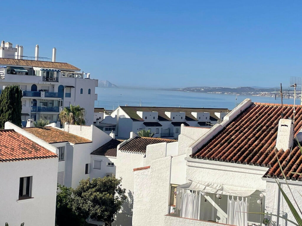 Middle Floor Apartment Estepona Málaga