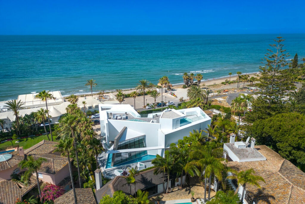 Detached Villa Los Monteros Málaga - image 3
