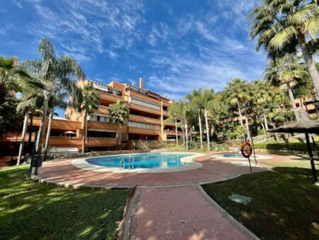 Middle Floor Apartment The Golden Mile Málaga