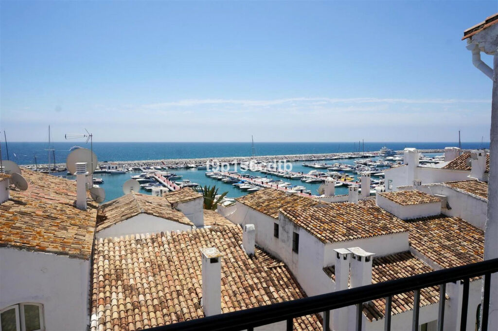 Middle Floor Apartment Puerto Banús Málaga