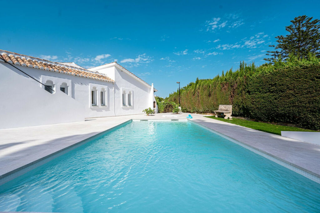 Detached Villa El Chaparral Málaga - image 2