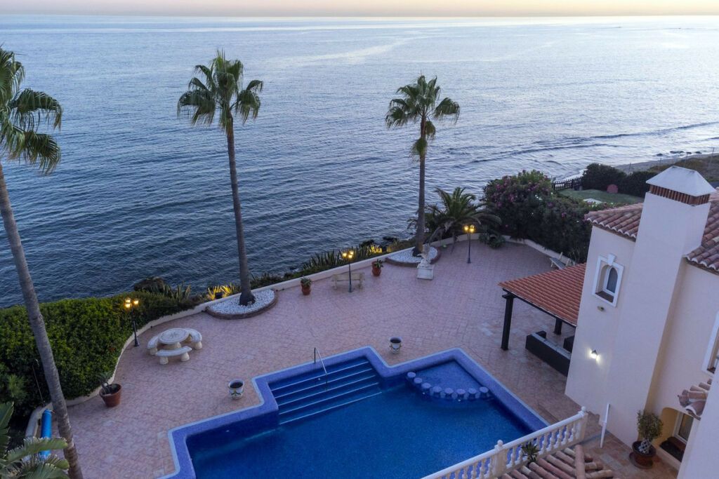 Detached Villa Marbesa Málaga - image 2