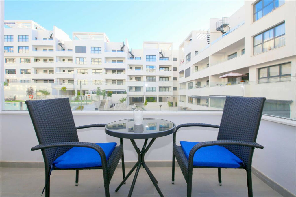 Middle Floor Apartment Estepona Málaga