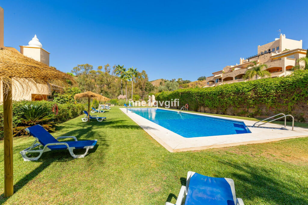 Middle Floor Apartment Elviria Málaga