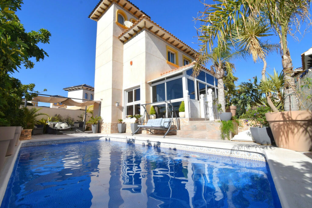 Detached Villa Playa Flamenca Alicante