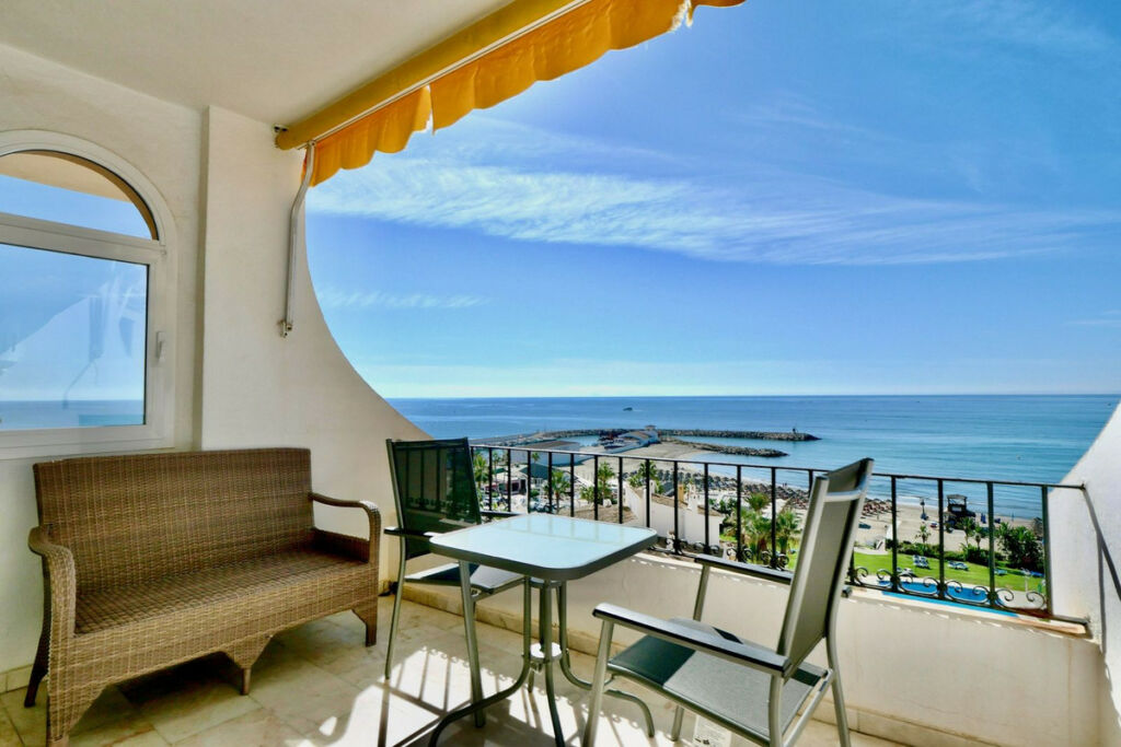 Middle Floor Apartment Puerto de Cabopino Málaga