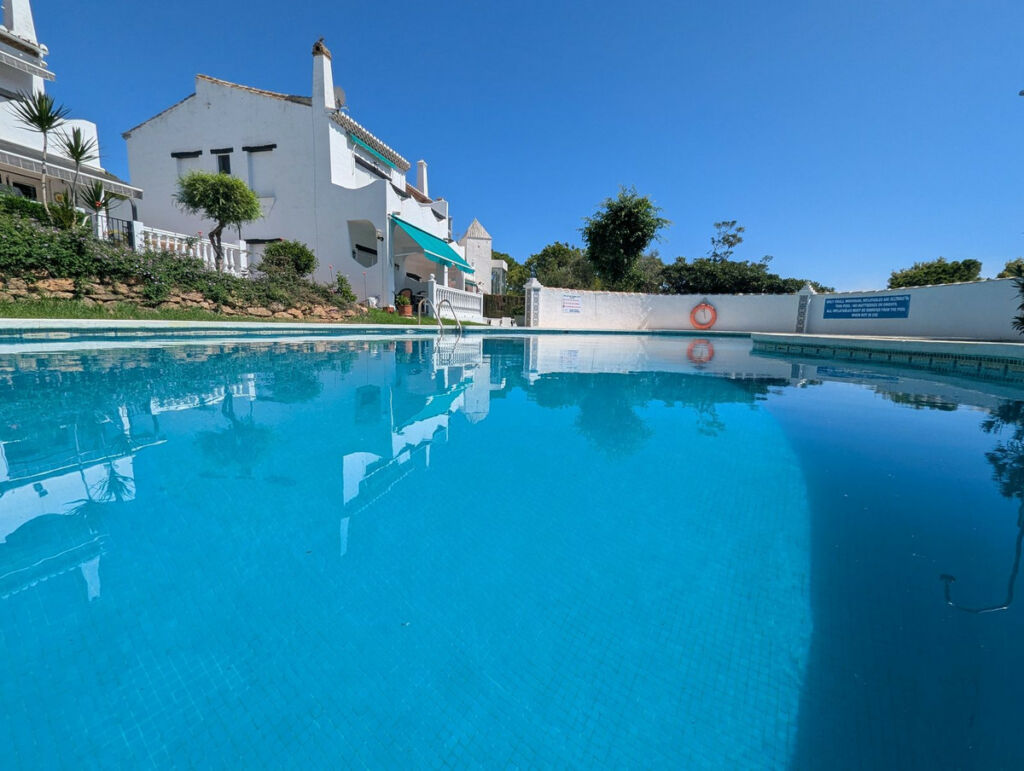 Townhouse Calahonda Málaga - image 2