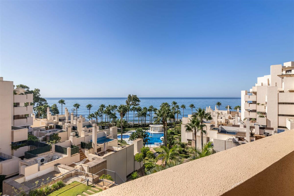 Middle Floor Apartment Estepona Málaga