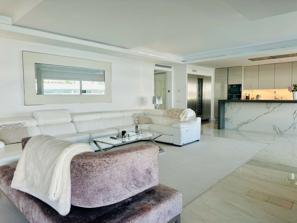 Middle Floor Apartment Puerto Banús Málaga