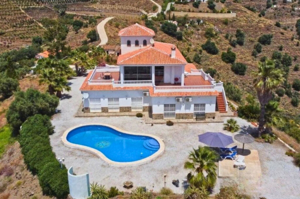 Detached Villa Sayalonga Málaga
