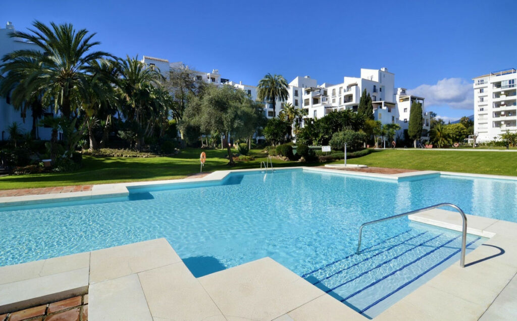 Middle Floor Apartment Puerto Banús Málaga