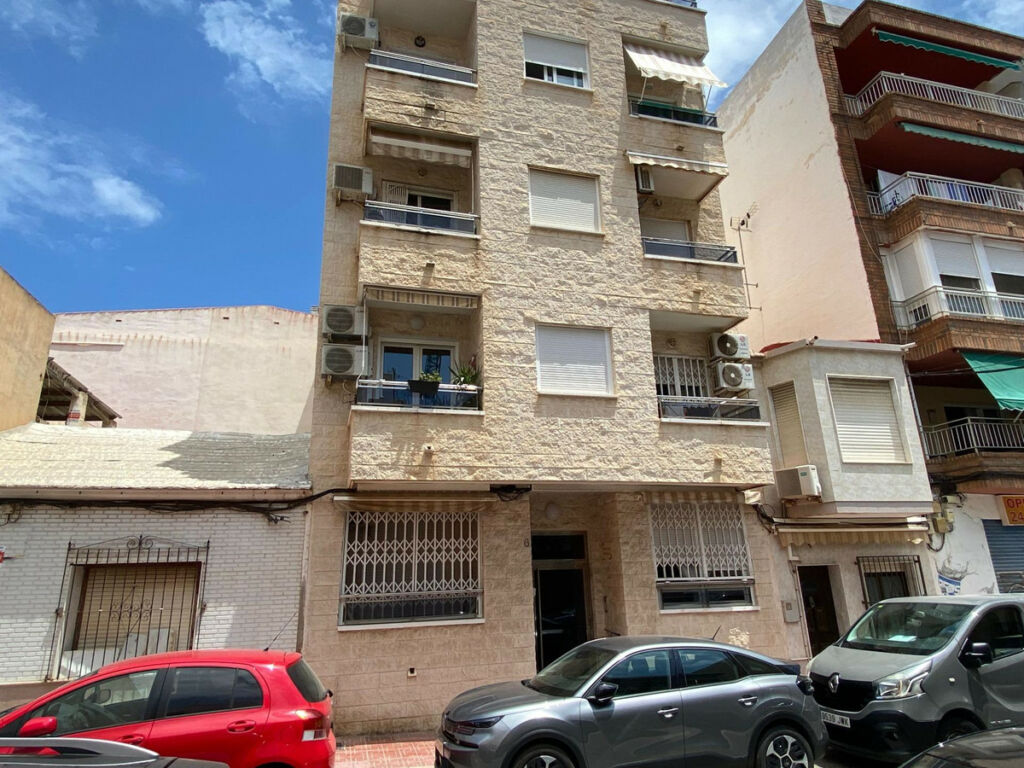 Middle Floor Apartment Torrevieja Alicante