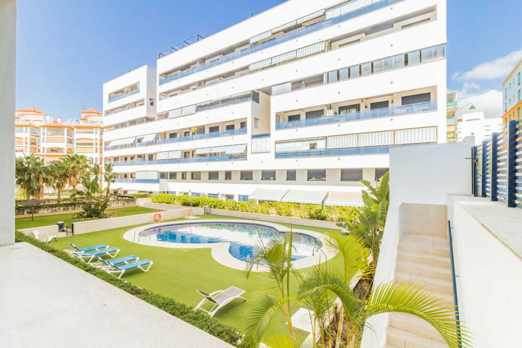 Middle Floor Apartment Estepona Málaga