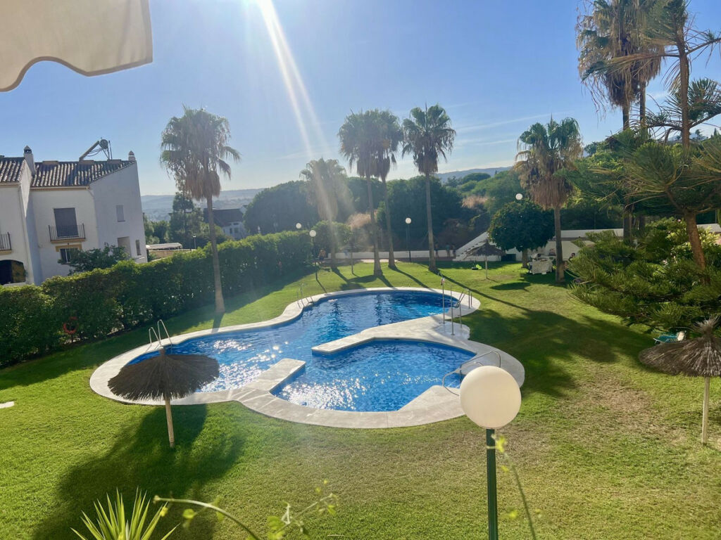 Middle Floor Apartment Estepona Málaga