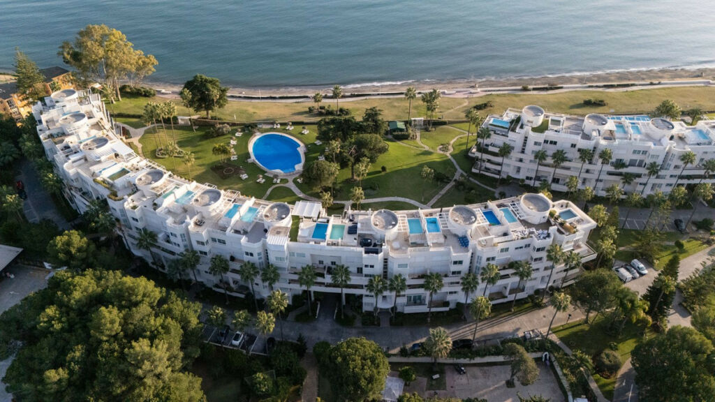 Middle Floor Apartment Estepona Málaga