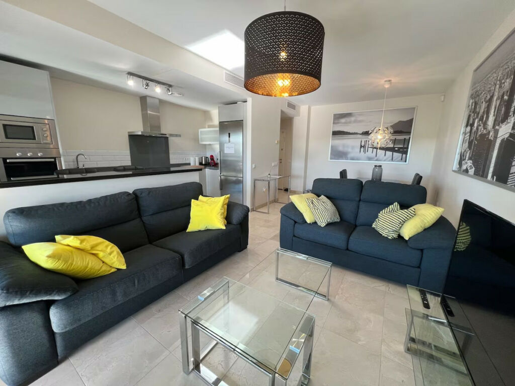 Middle Floor Apartment Los Flamingos Málaga - image 2