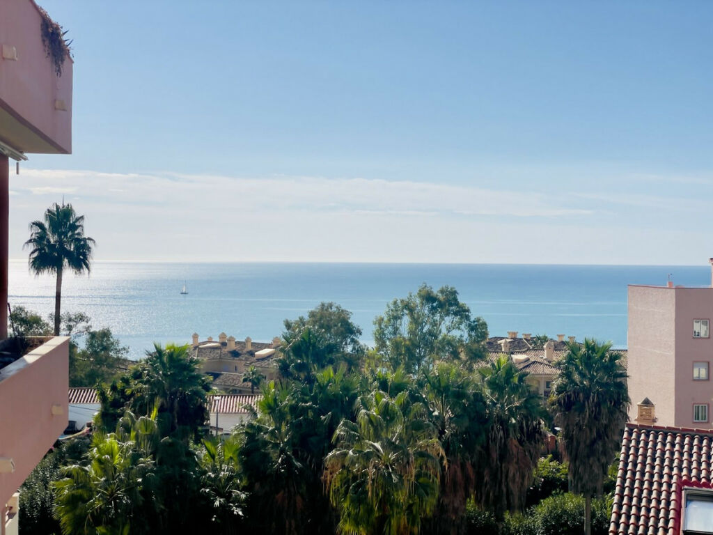 Middle Floor Apartment Benalmadena Costa Málaga - image 2