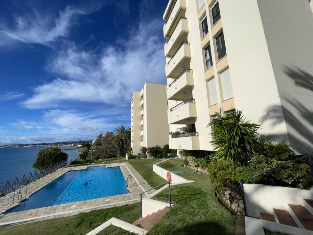 Middle Floor Apartment Estepona Málaga