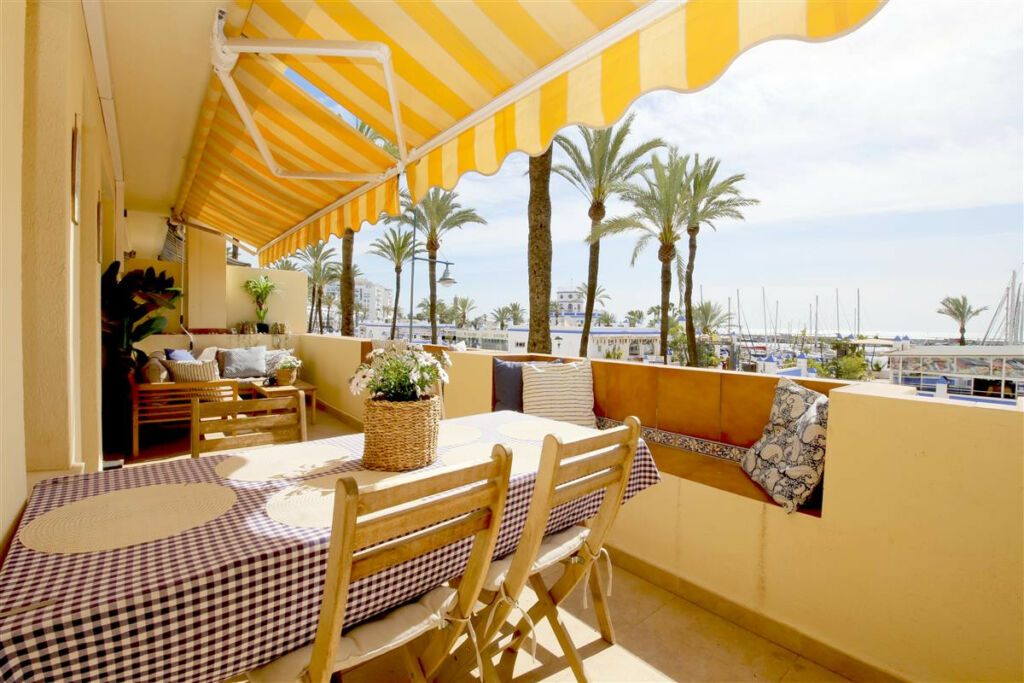 Middle Floor Apartment Estepona Málaga