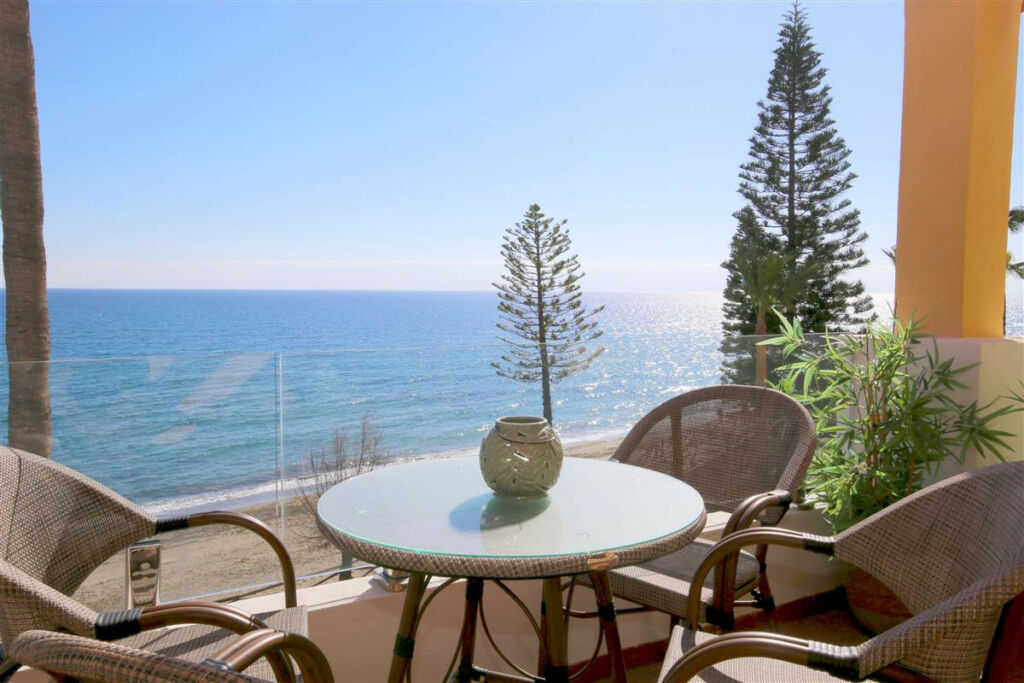 Middle Floor Apartment Estepona Málaga